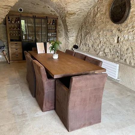 Les Grandes Mollieres Bed & Breakfast 3*