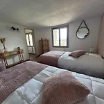 Les Grandes Mollieres Bed & Breakfast Peyruis