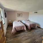 Les Grandes Mollieres Bed & Breakfast Peyruis