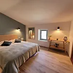 Les Grandes Mollieres Bed & Breakfast Peyruis