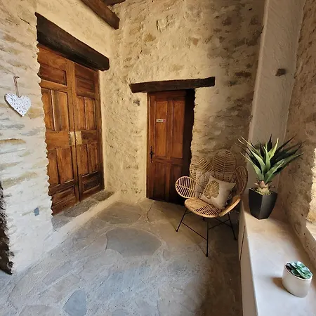 Les Grandes Mollieres Bed & Breakfast