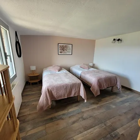Les Grandes Mollieres Bed & Breakfast Peyruis