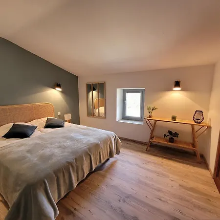 Les Grandes Mollieres Bed & Breakfast Peyruis