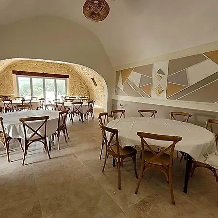 Les Grandes Mollieres Bed & Breakfast 3*